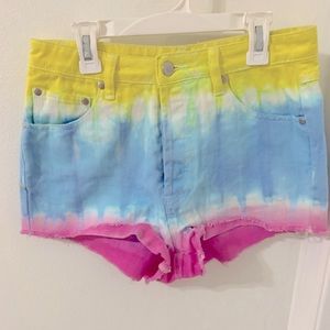 Short size small brand NastyGal  this a used short jeans 3 colors beautiful